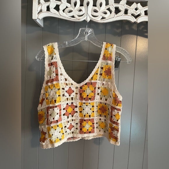 Sunland 17 boho crochet granny square crop tank top - Picture 3 of 3